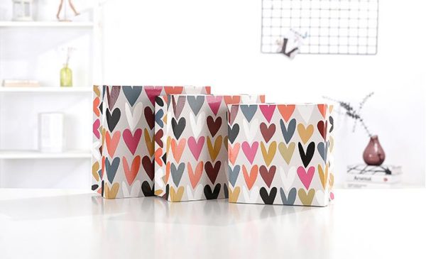 Color heart printed box